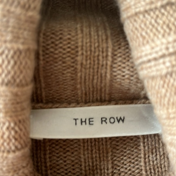 The Row
Large petite camel color roll-neck ribbed cashmere-blend sweater - Picture 4 of 5